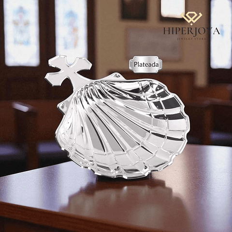 Concha de bautismo plateada con cruz