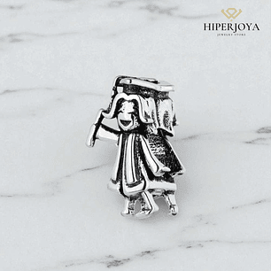 Graduated silver bead