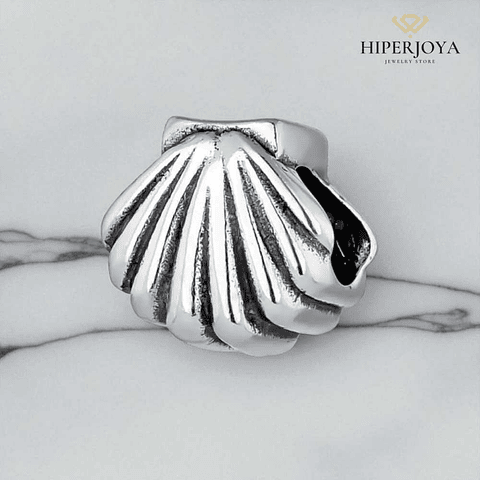 Silver pilgrim scallop shell bead