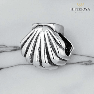 Silver pilgrim scallop shell bead