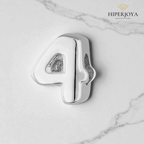 Abalorio número cuatro plata