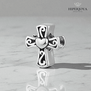 Abalorio cruz con corazón plata