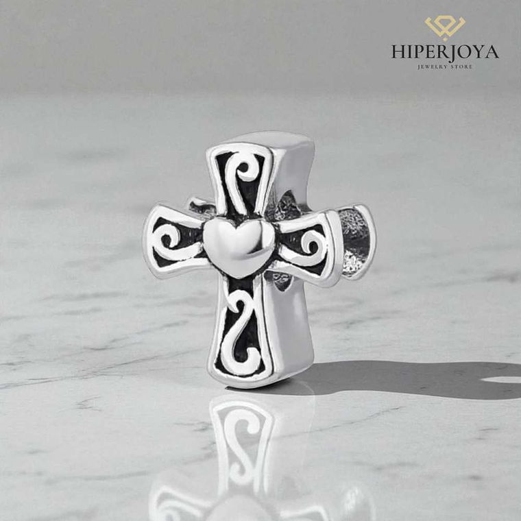 Abalorio cruz con corazón plata 2