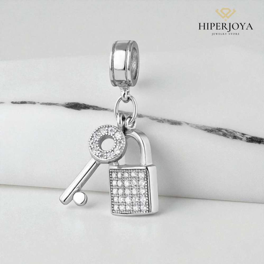 Abalorio llave y candado plata 2