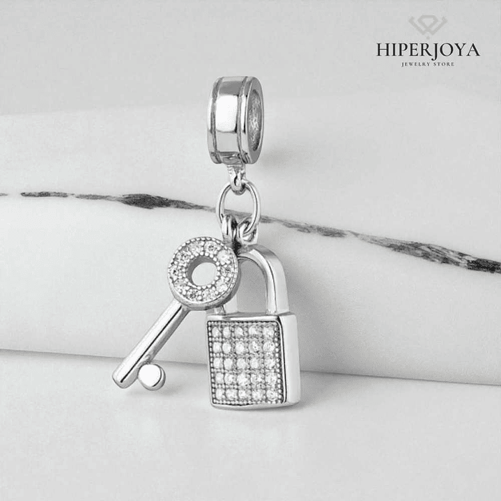 Abalorio llave y candado plata 2