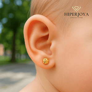 Pendientes pequeños de oro