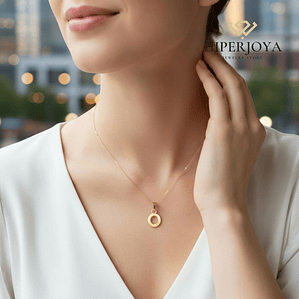 Colgante inicial O con baño de oro