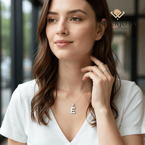 Colgante inicial E plata