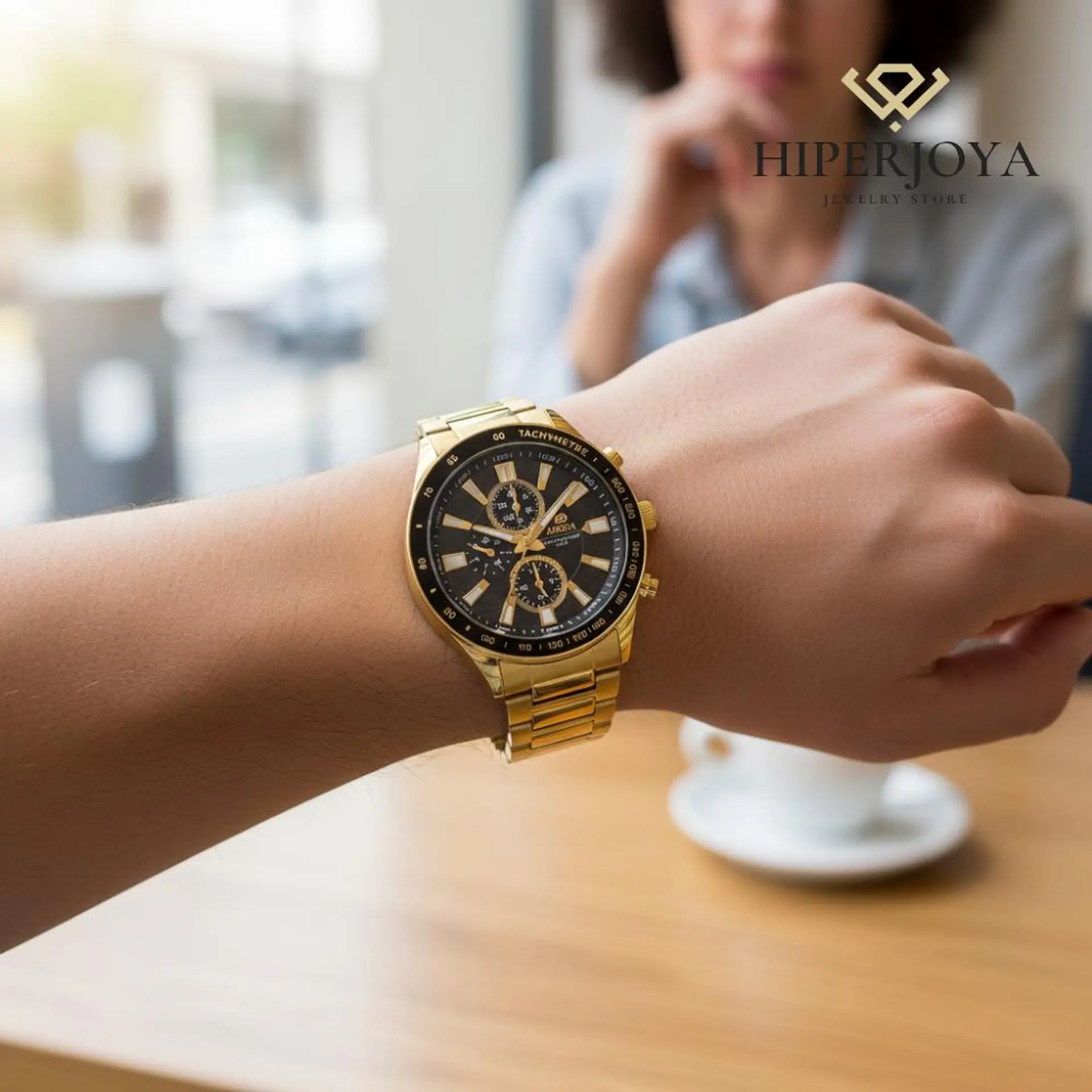 Reloj de acero dorado para caballero  2