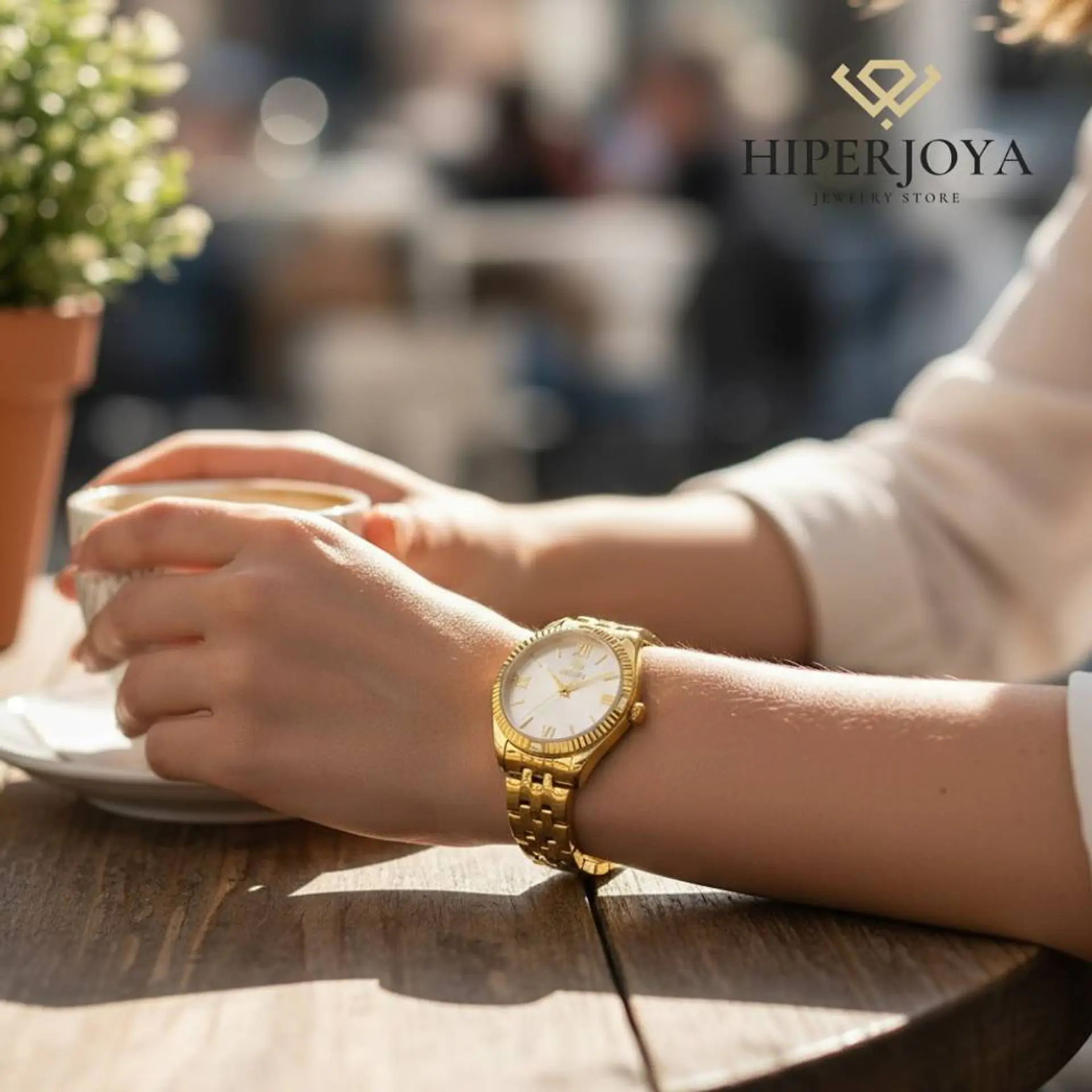 Reloj para mujer en acero dorado  3