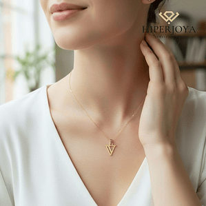 Colgante de inicial V Oro 18k