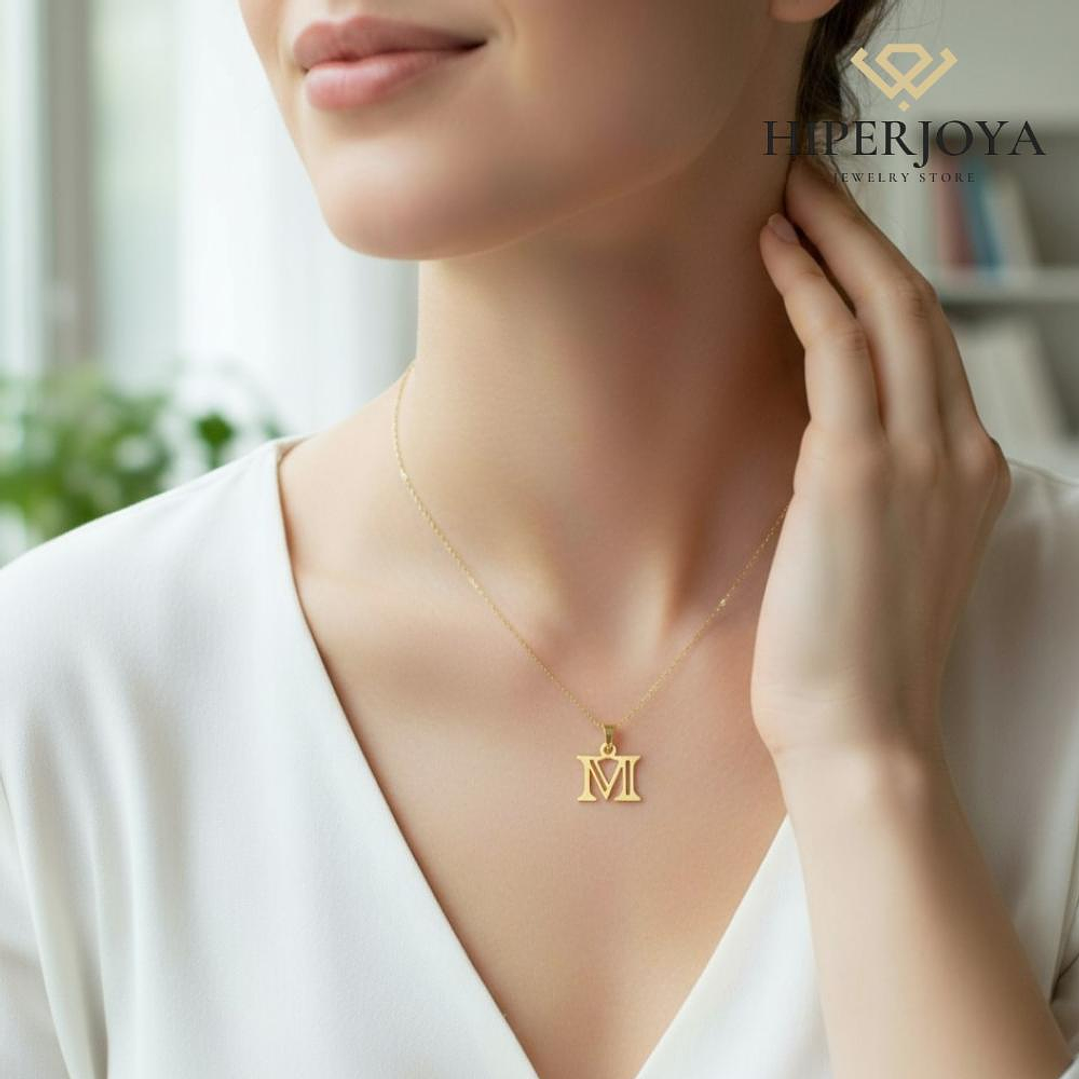 Colgante de inicial M Oro 18k 2