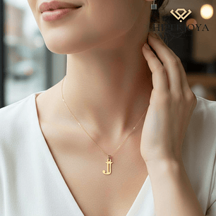 Colgante de inicial J Oro 18k