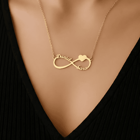 Gargantilla personalizada de infinito con nombres plata en baño de oro 