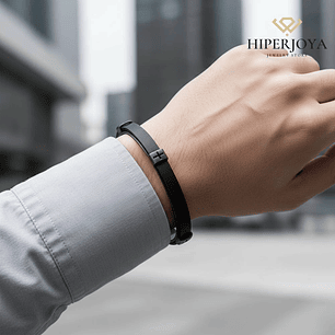 Brazalete de caballero con cruces y cuero marrón