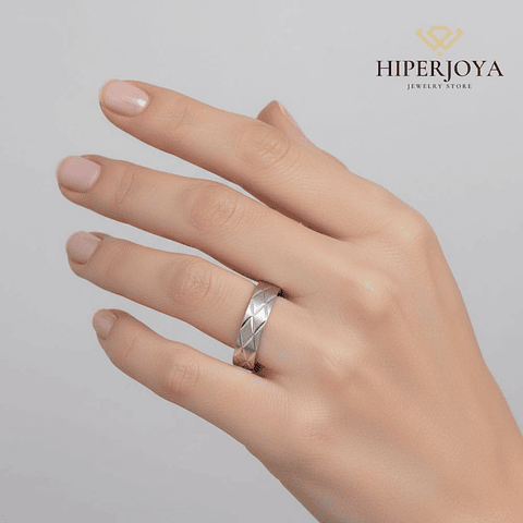 Alianza tallada de plata 