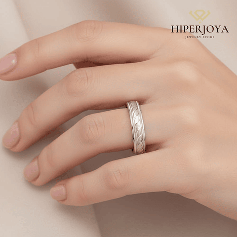 Alianza de plata tallada