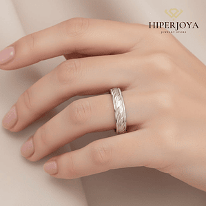 Alianza de plata tallada