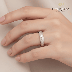 Alianza de plata tallada