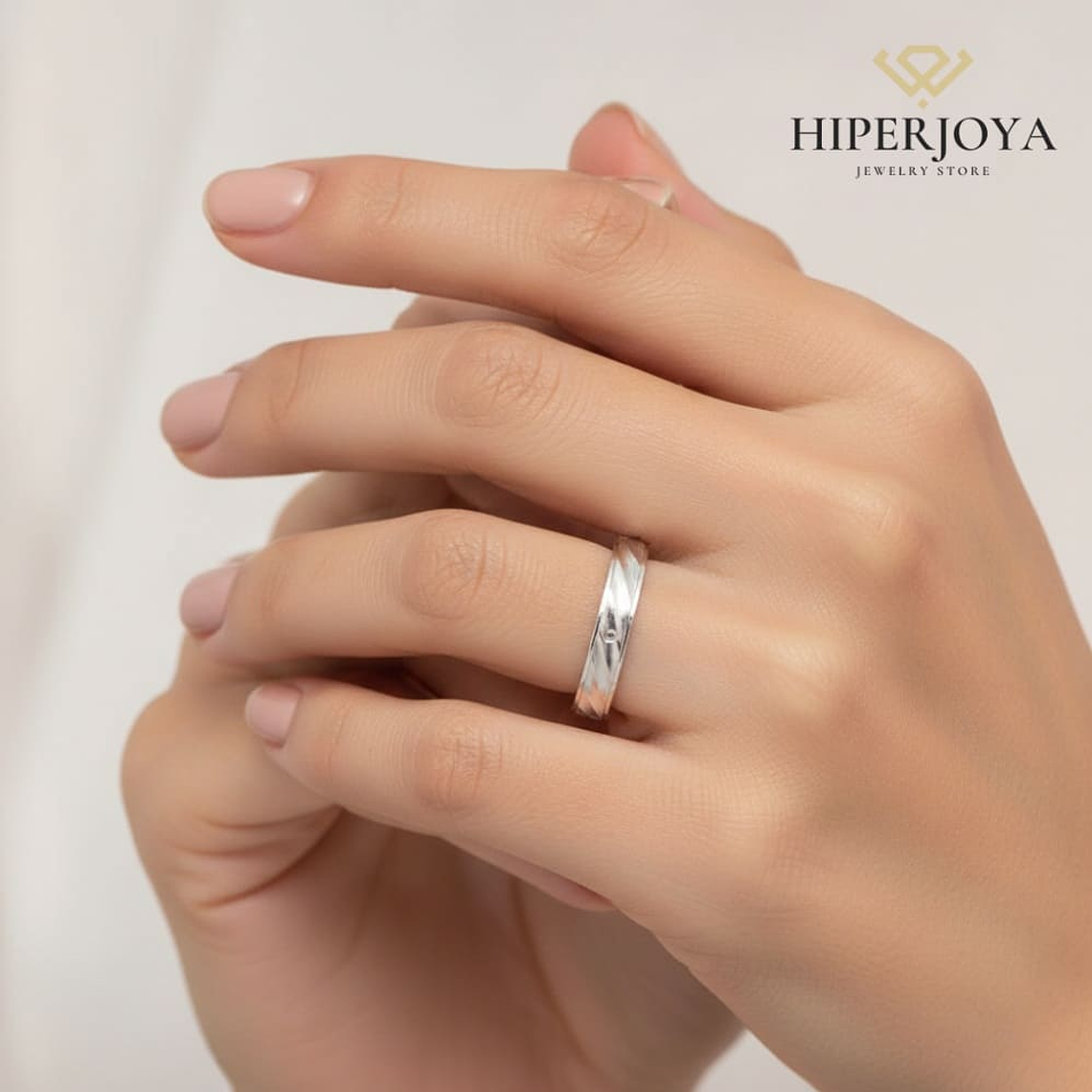 Alianza con diseño rayado 2