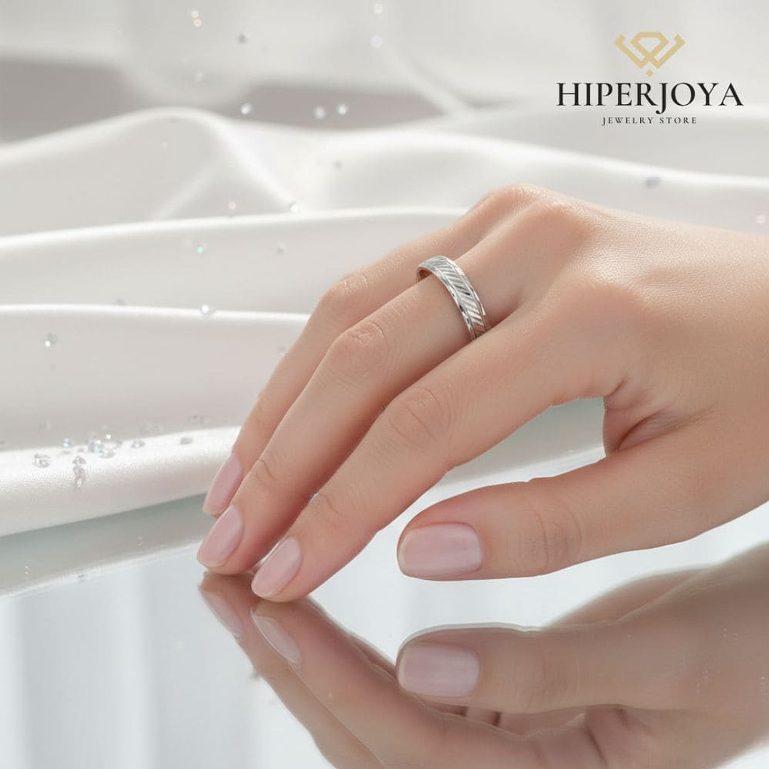 Alianza plateada y tallada 2