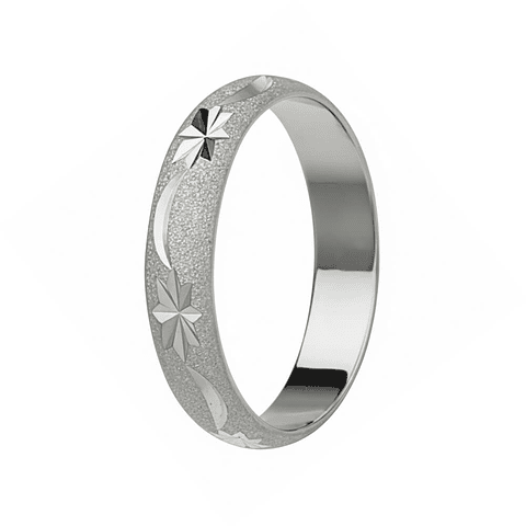 Alianza de plata con tallado de estrella