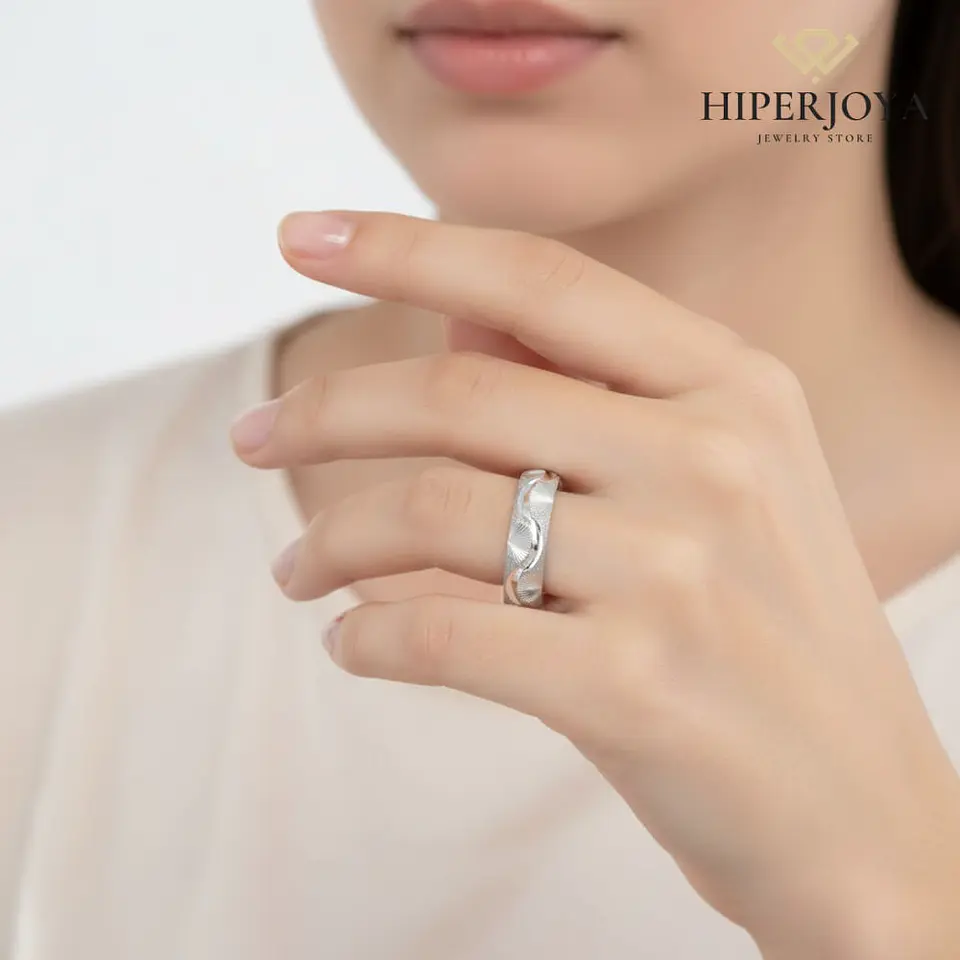 Alianza en plata de ley 925 con detalle de concha 2