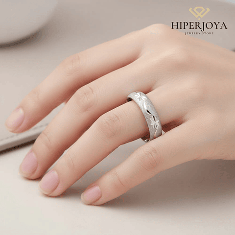 Alianza de plata con tallado de estrella