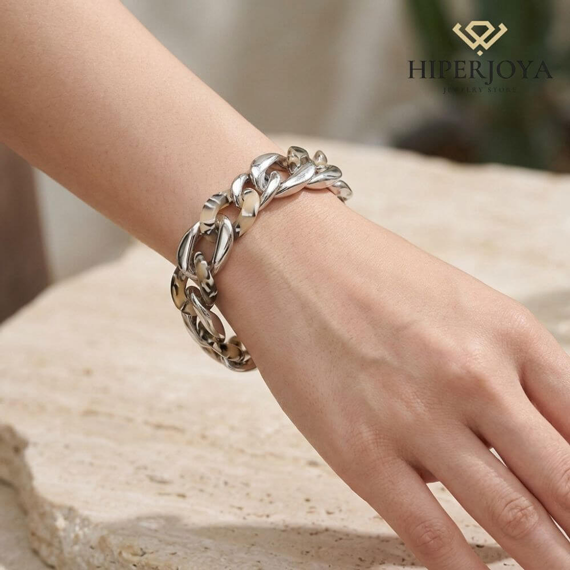 Pulsera de resina y acero barbada  1