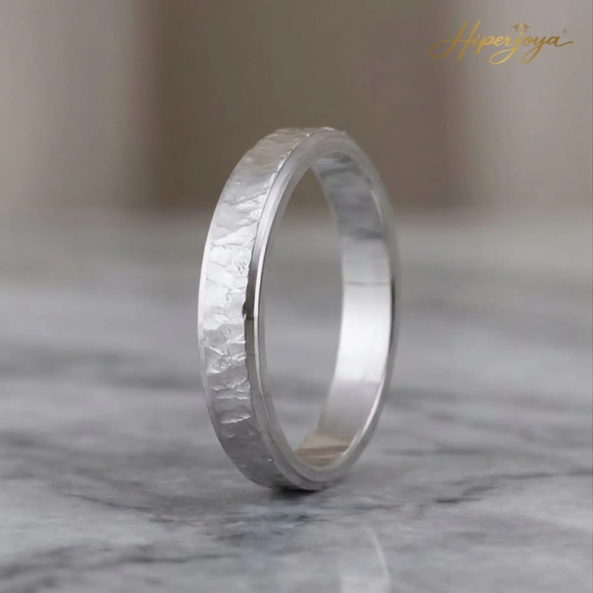 Alianza de oro blanco tallada 18k 3