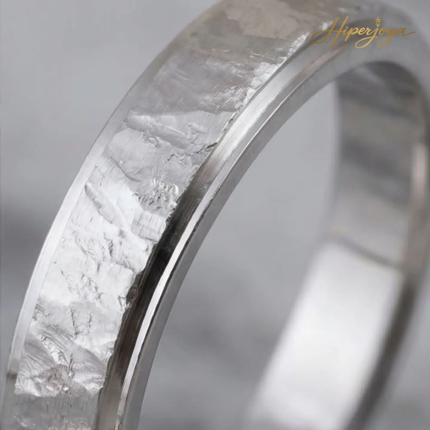 Alianza de oro blanco tallada 18k 4