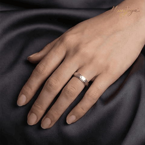 Alianza de oro blanco tallada 18k