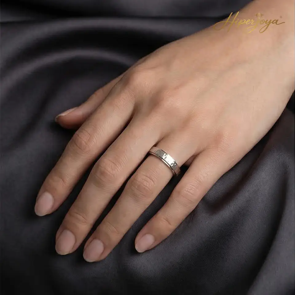 Alianza de oro blanco tallada 18k 2