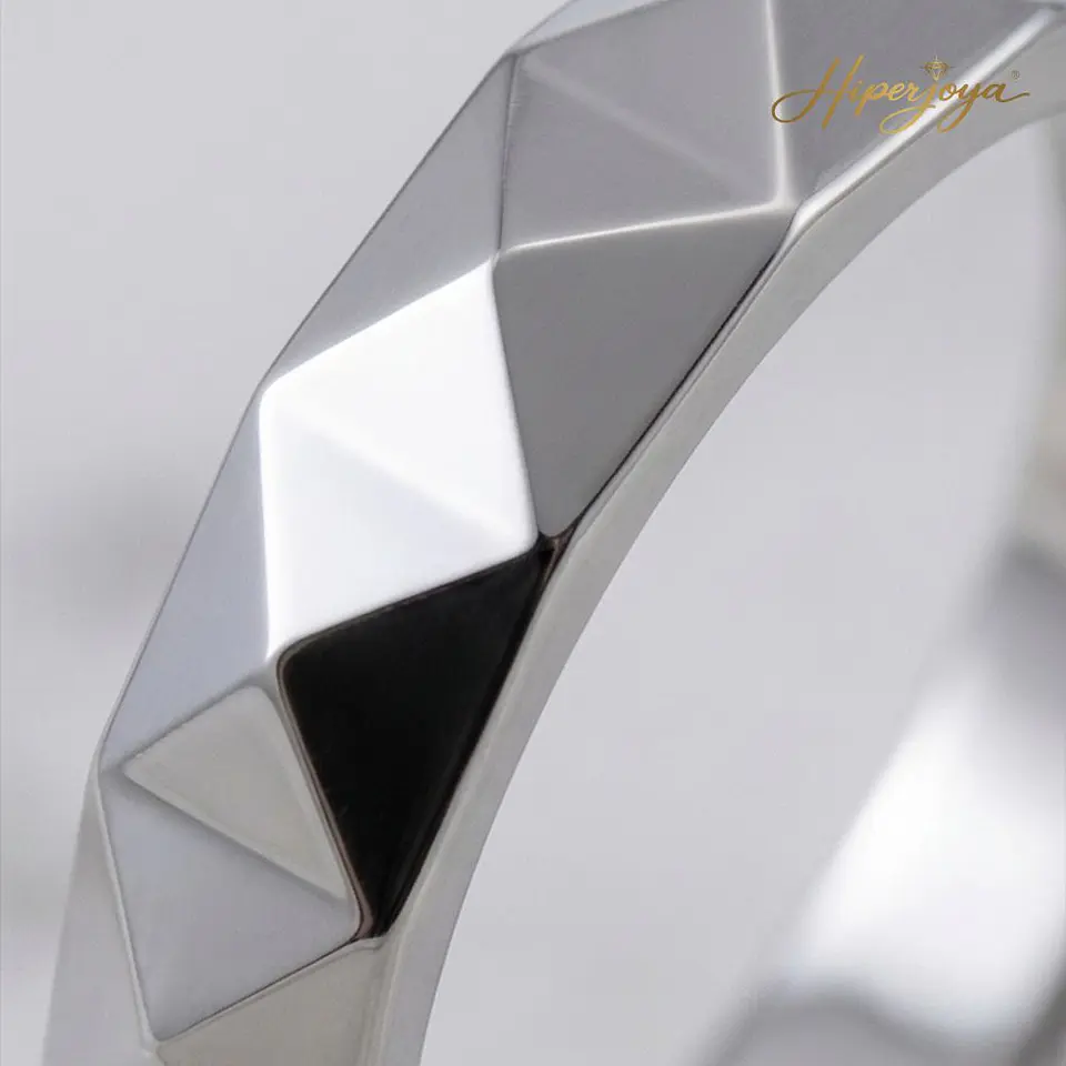 Alianza tallada de oro blanco 18k  3