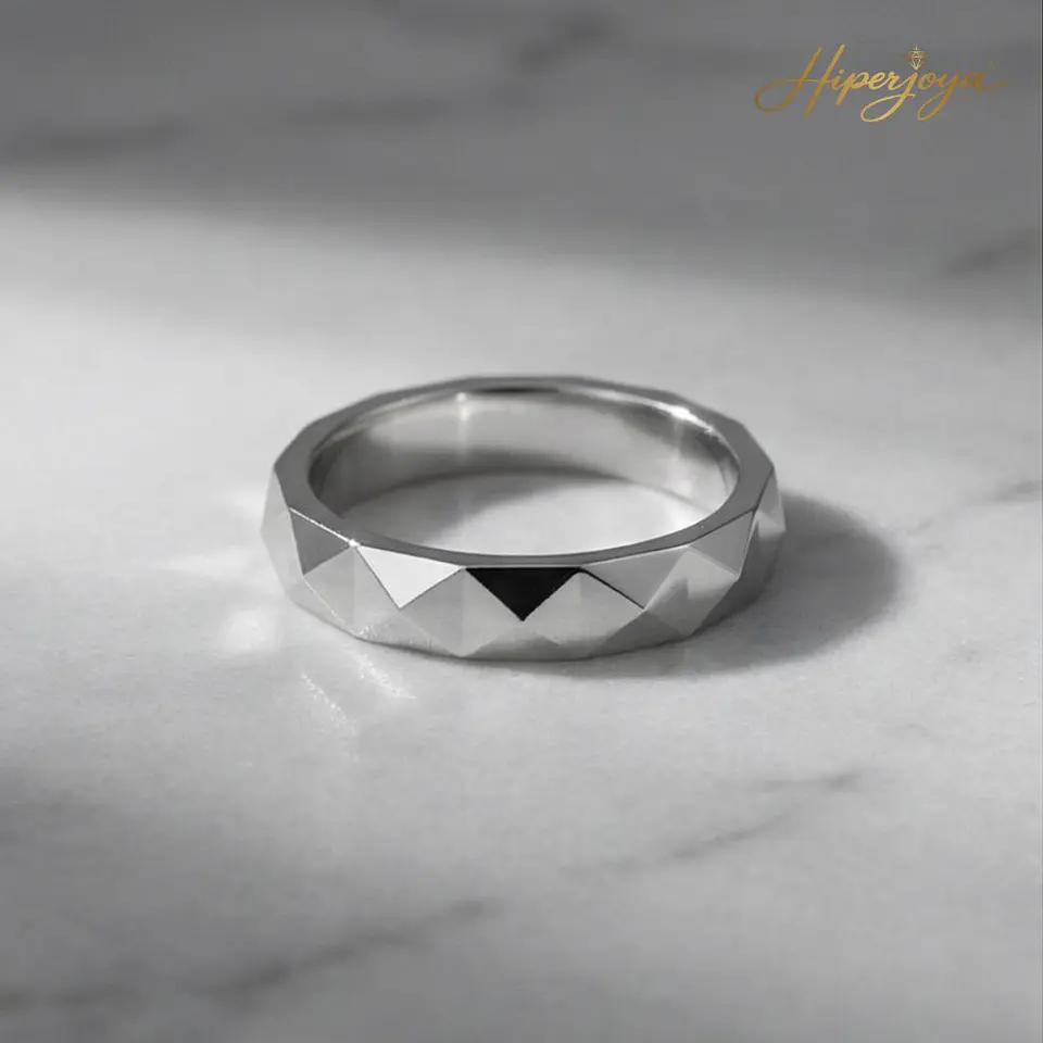 Alianza tallada de oro blanco 18k  4