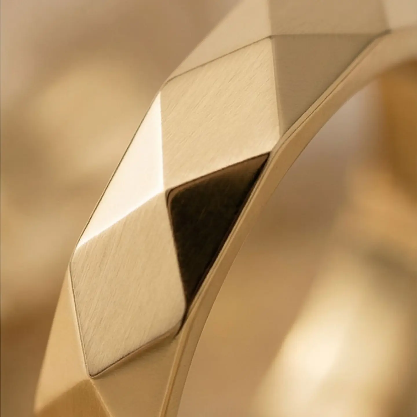 Alianza tallada de oro 18k 3