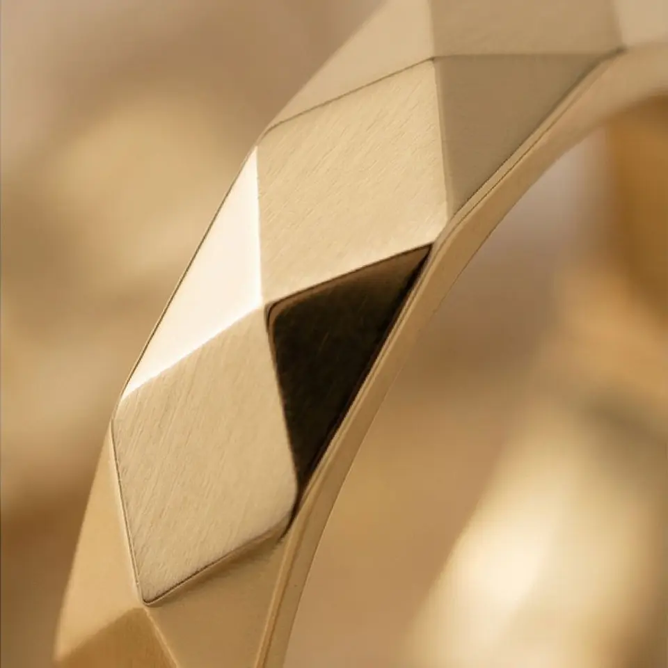 Alianza tallada de oro 18k 3