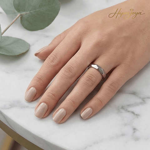 Alianza oro blanco 18k tallada