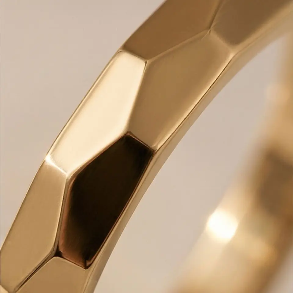 Alianza de oro 18k tallada 4