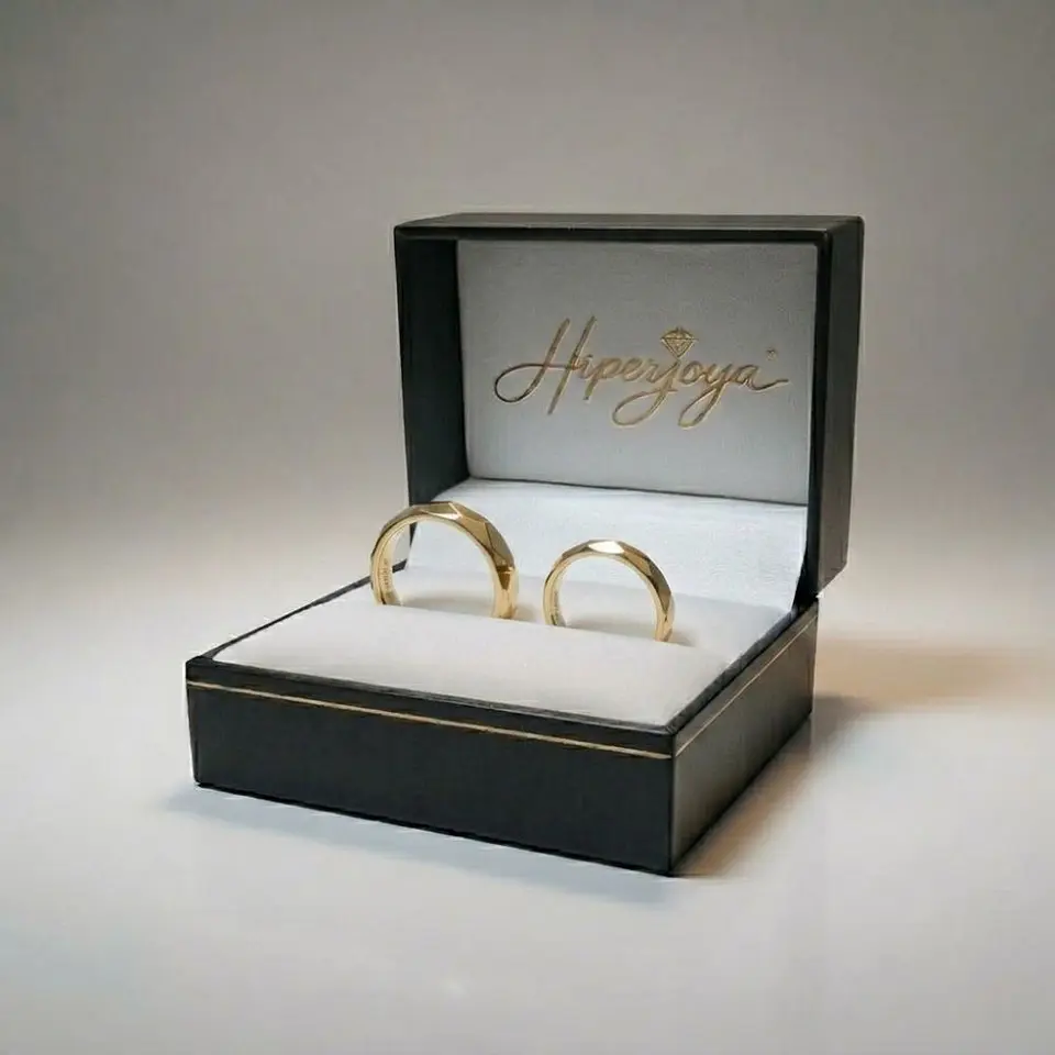 Alianza de oro 18k tallada 5