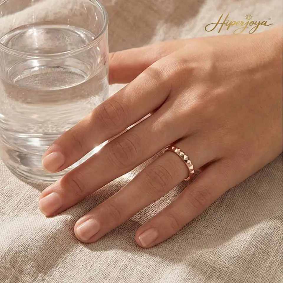 Alianza de oro rosa 18k cubic 2