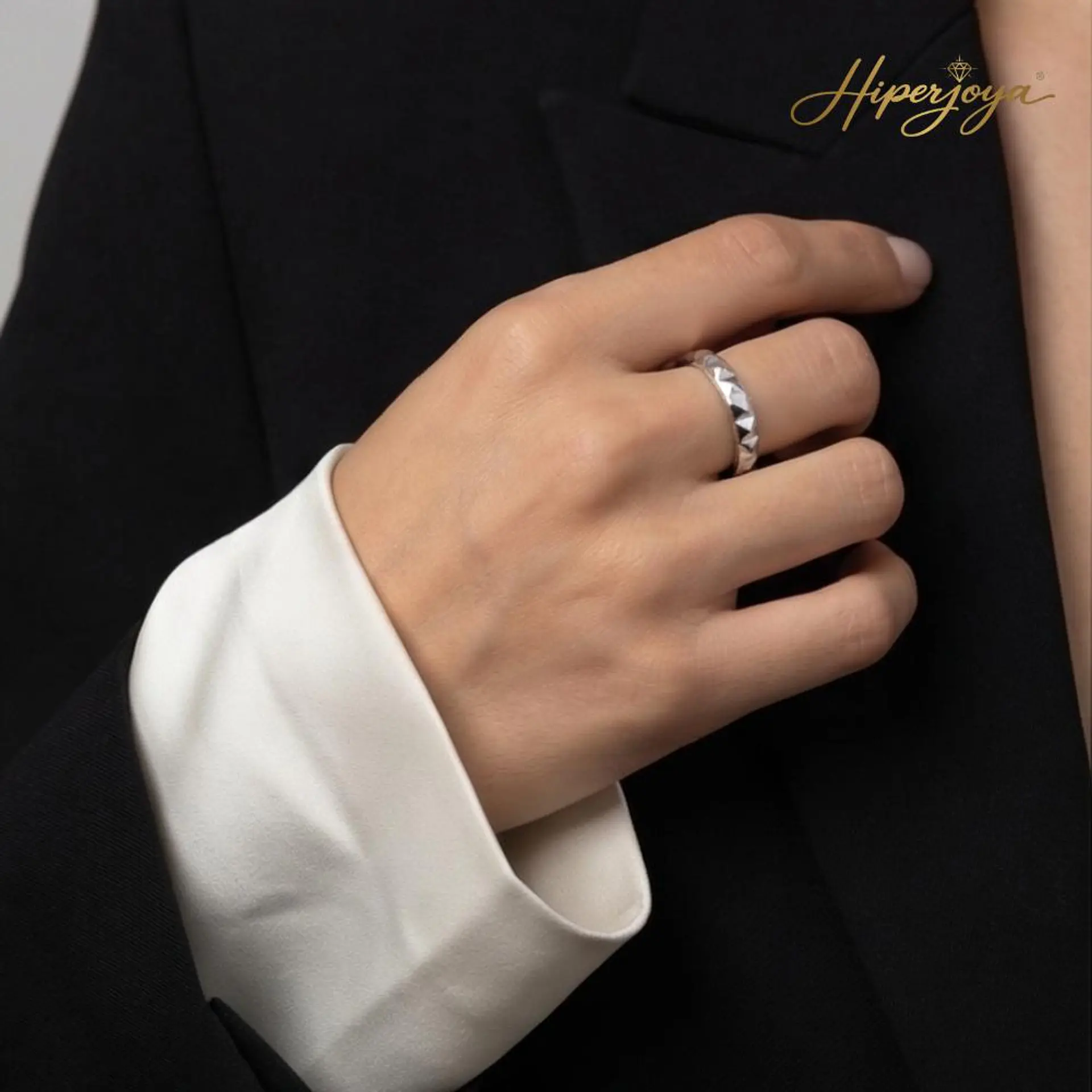 Alianza de oro blanco 18k cubic 2
