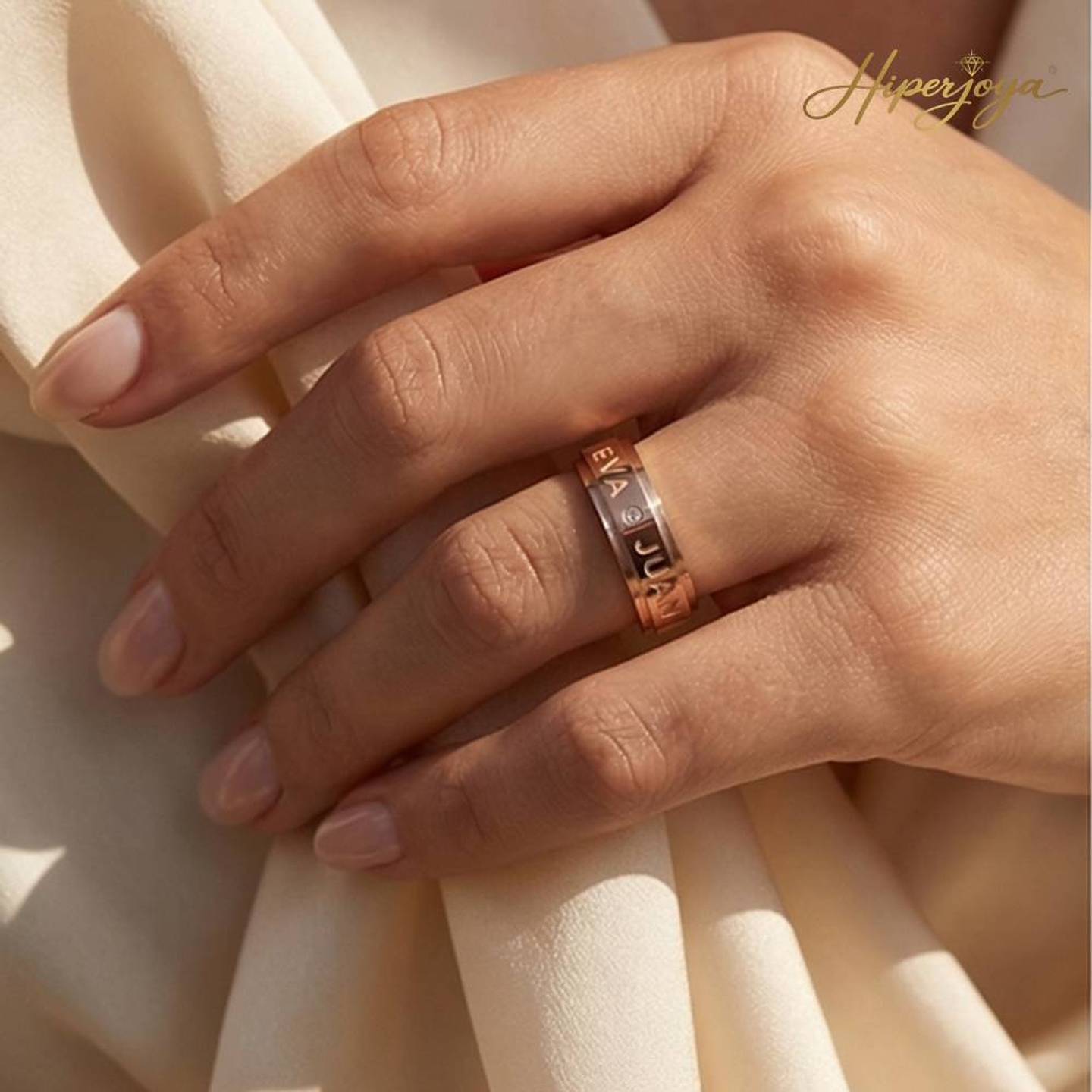 Alianza de oro bicolor con nombres  35