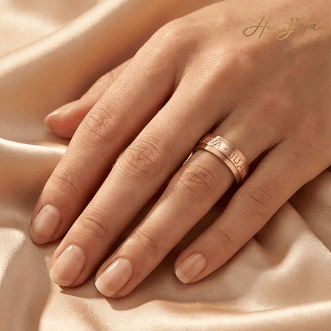 Alianza de oro rosa 18k con nombres