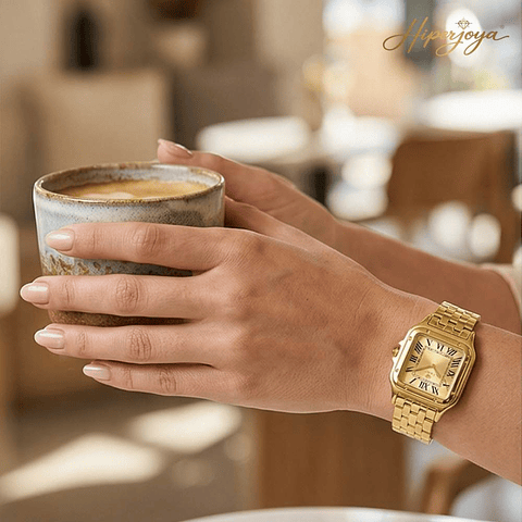 Reloj para mujer dorado clásico con detalles negros 