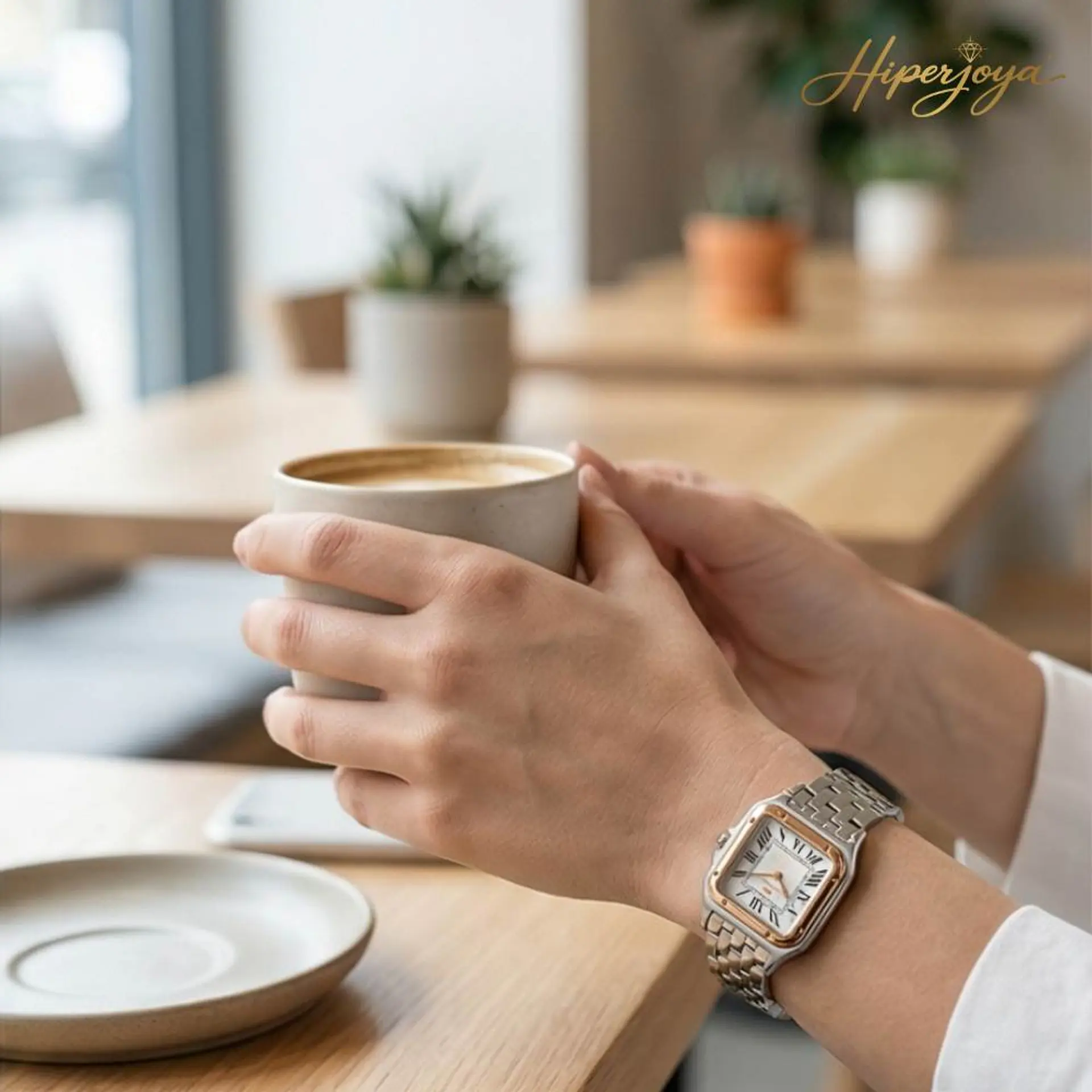 Reloj plateado clásico con detalles en rose gold  4