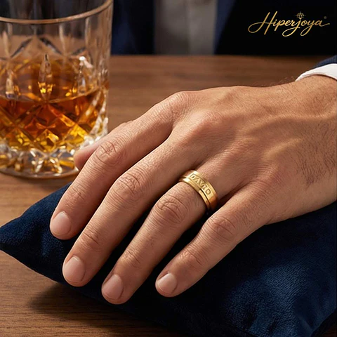 Alianza de oro 18k con nombre 