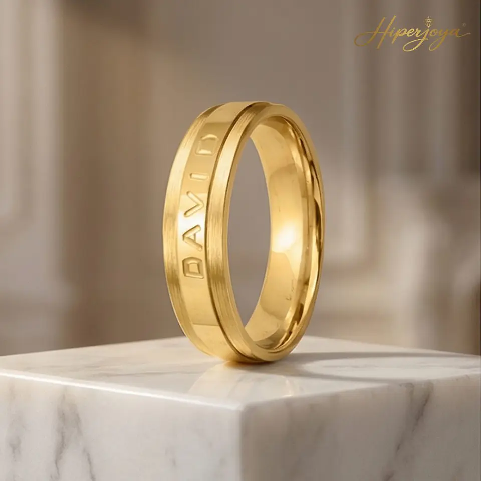 Alianza de oro 18k con nombre  5