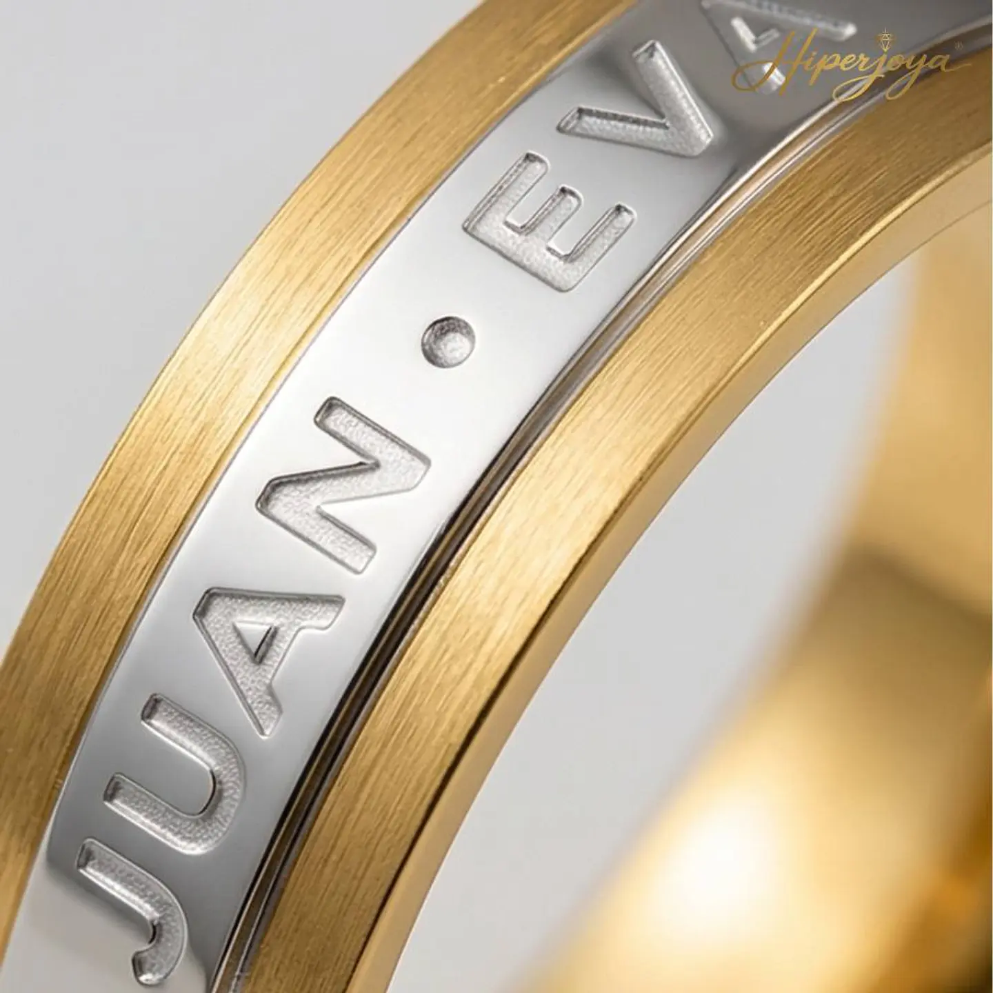 Alianza de oro 18k bicolor con nombre 3