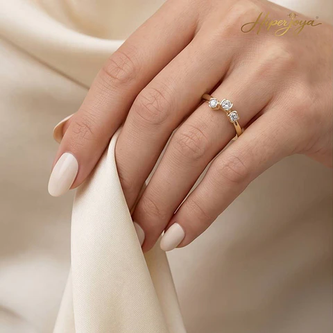 Anillo de compromiso con diamantes 